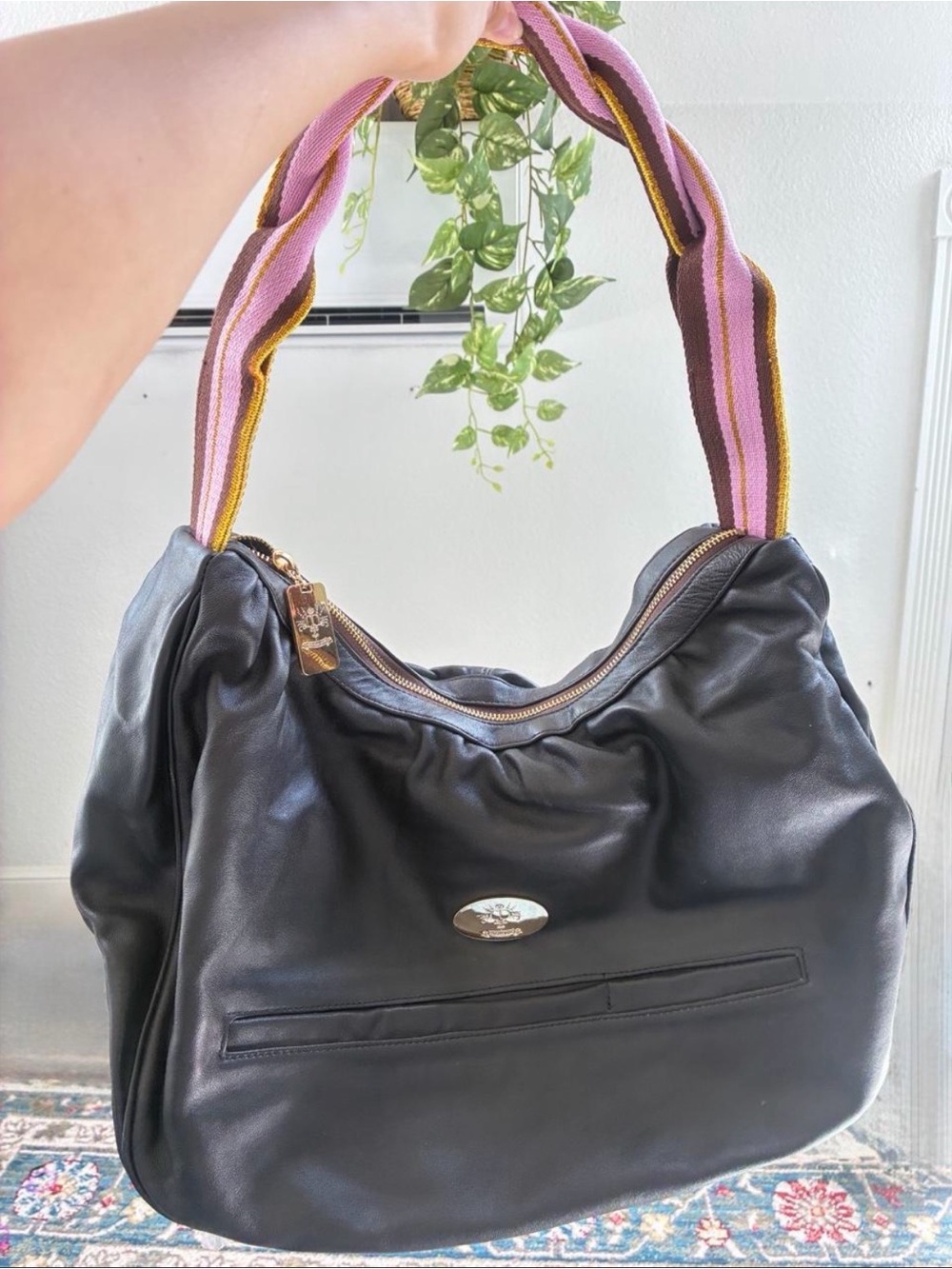 Christine Price black leather shoulder bag with gold hardware - Picture 7 of 7